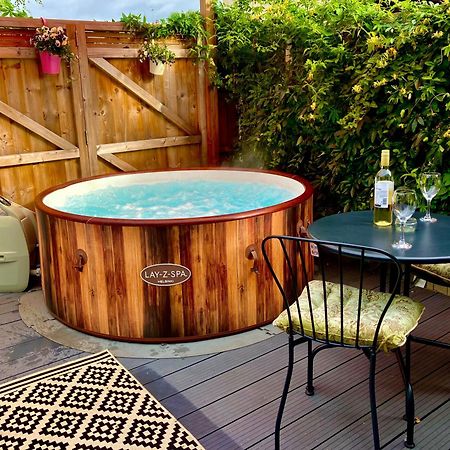 Elkstone Studio Private Hottub Pet Friendly Malvern Exterior foto
